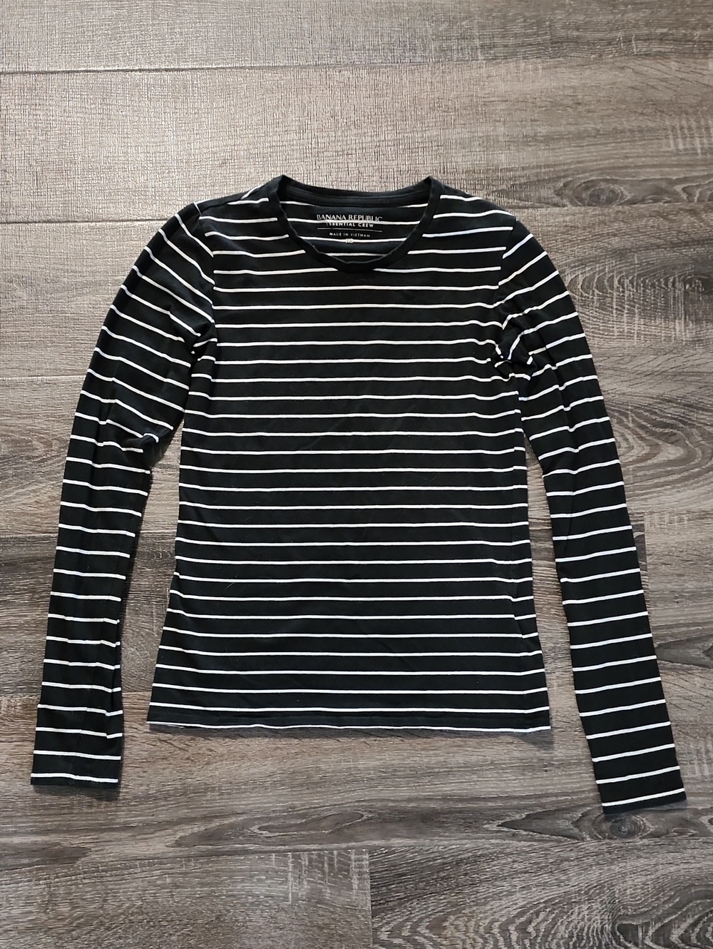 🌵 Banana Republic Essential Crew T-Shirt 🌵